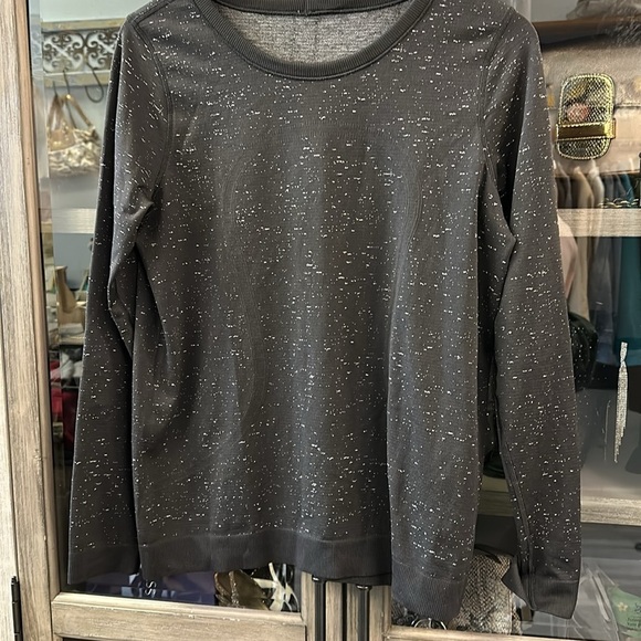 Lululemon Back In Action Long Sleeve Shirt Size 8 - Picture 3 of 6